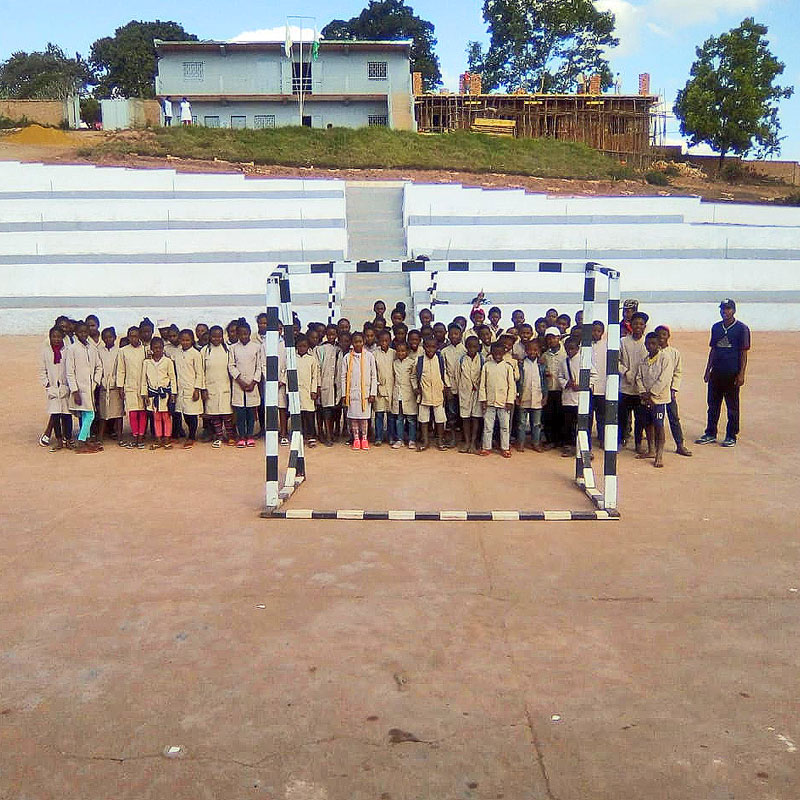 Les gradins mais cette fois-ci avec les élèves